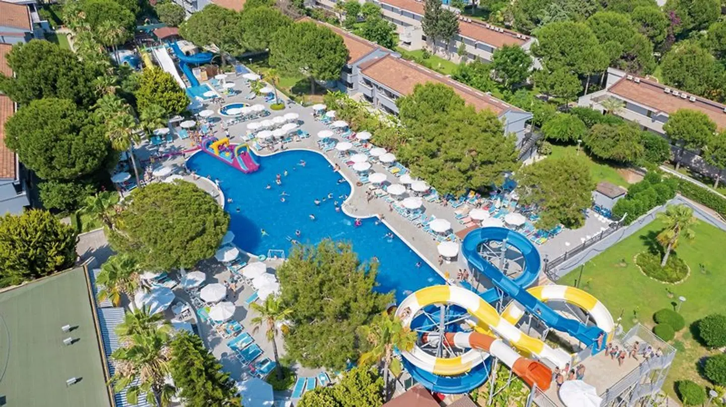Master Family Club OUTDOOR_POOL