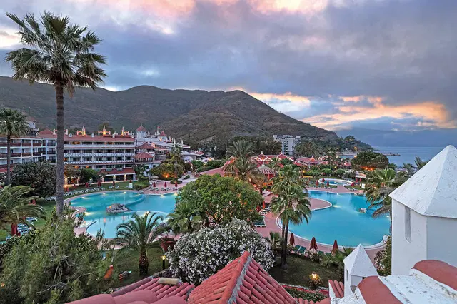 Marti Resort OUTDOOR_POOL