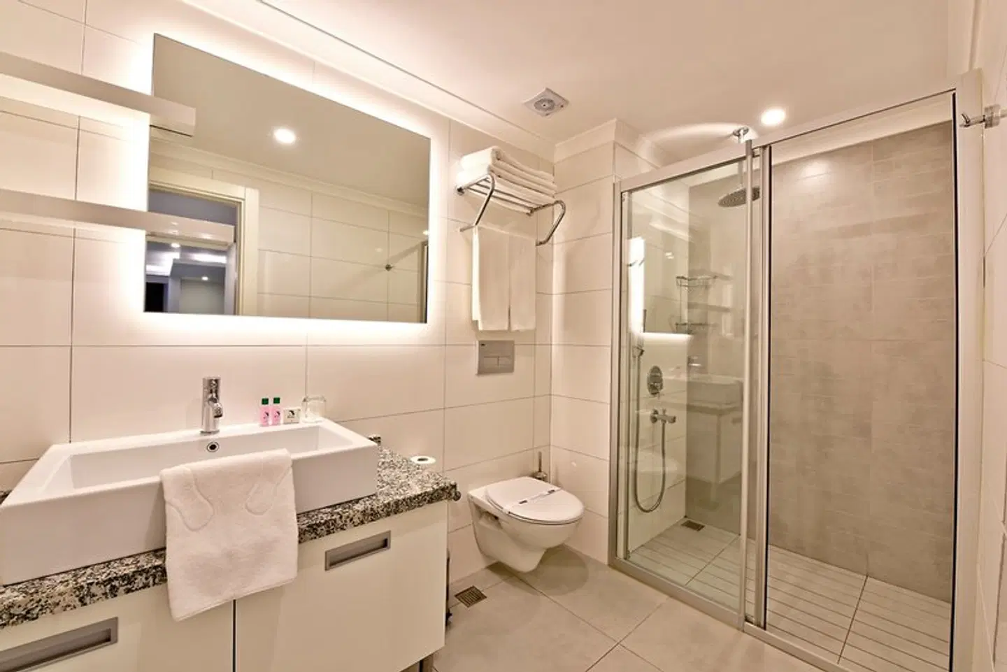 Green Garden Suites Badezimmer