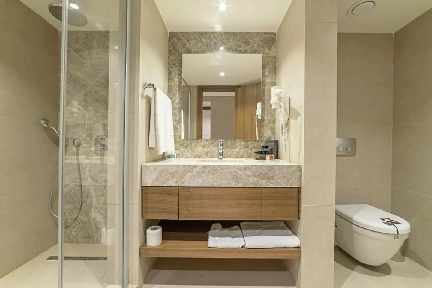 Ramada Resort Kusadasi & Golf Badezimmer