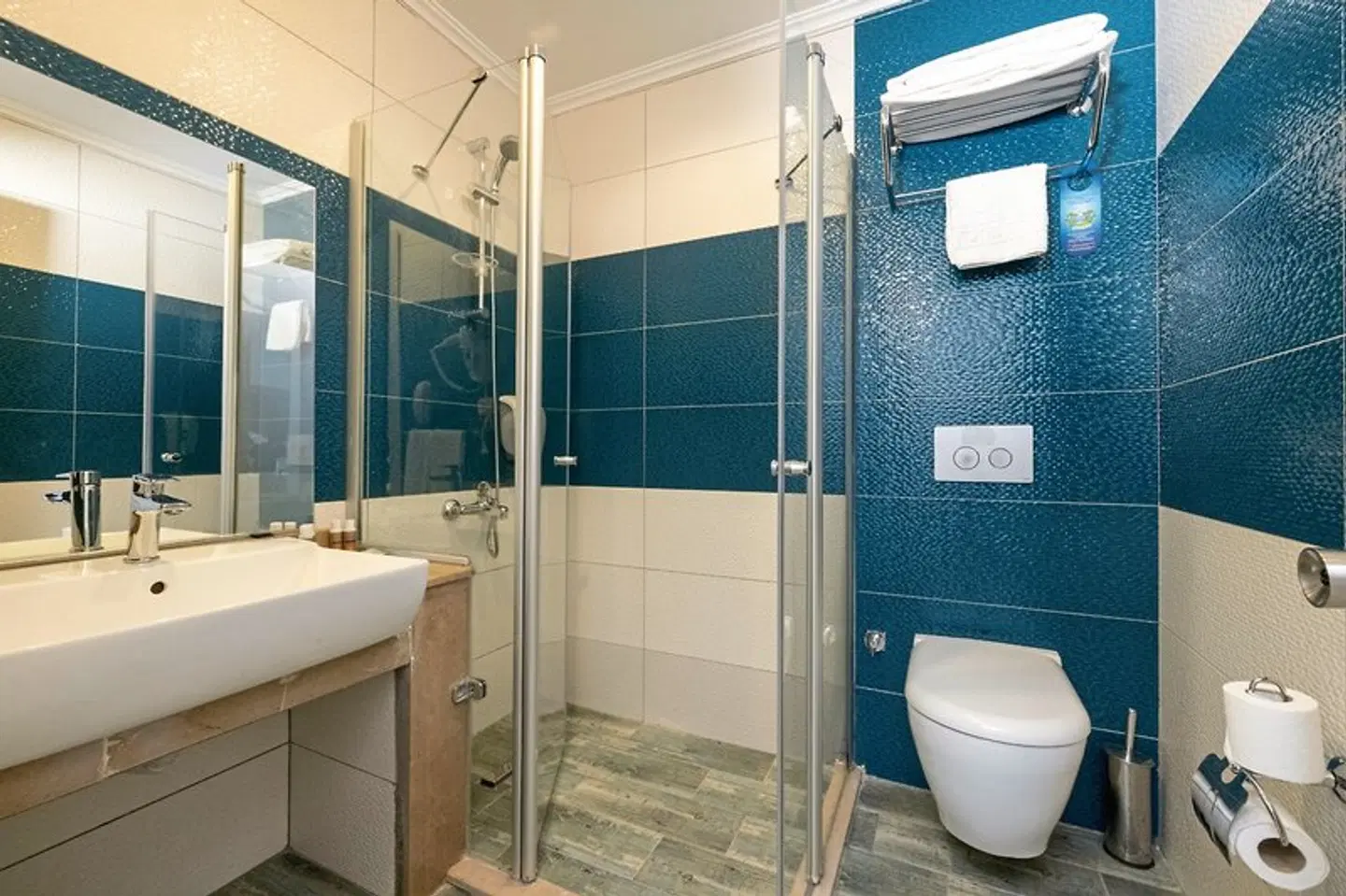 Crystal Aura Aqua Collection Badezimmer