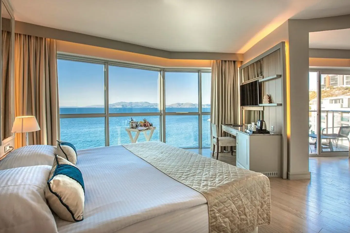 Charisma Deluxe Hotel ROOM_EXAMPLE