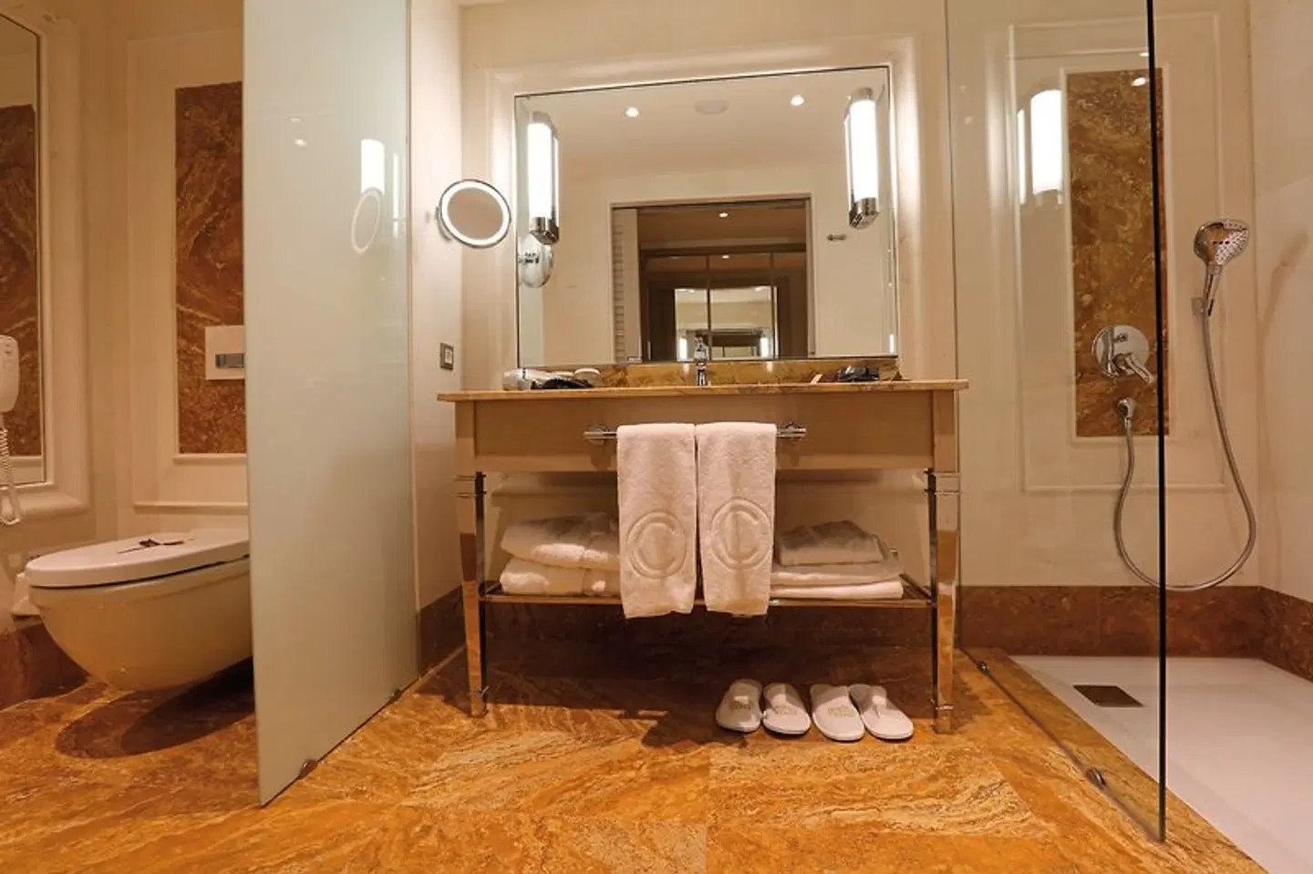 Charisma Deluxe Hotel ROOM_EXAMPLE