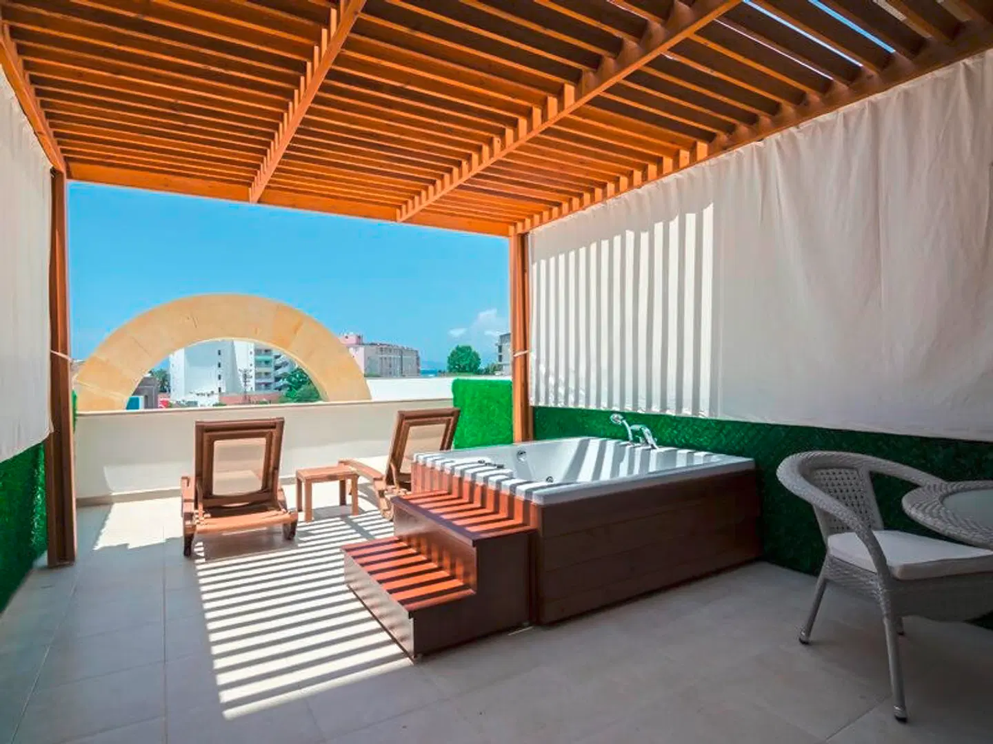 The Lumos Deluxe Resort Hotel & Spa Terrasse