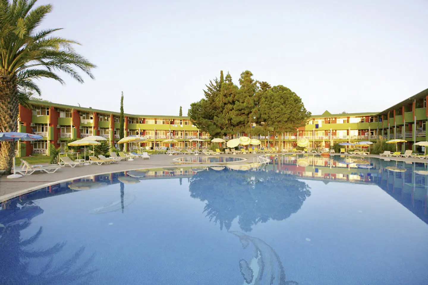 Lonicera World Hotel OUTDOOR_POOL