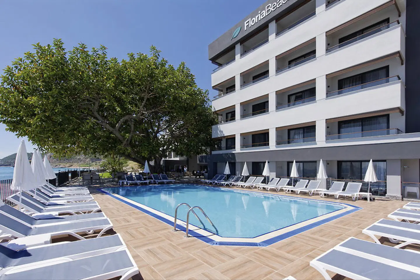 Floria Beach Hotel OUTDOOR_POOL