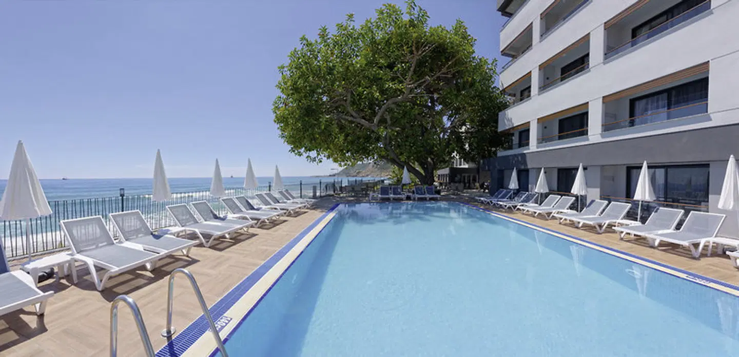 Floria Beach Hotel OUTDOOR_POOL