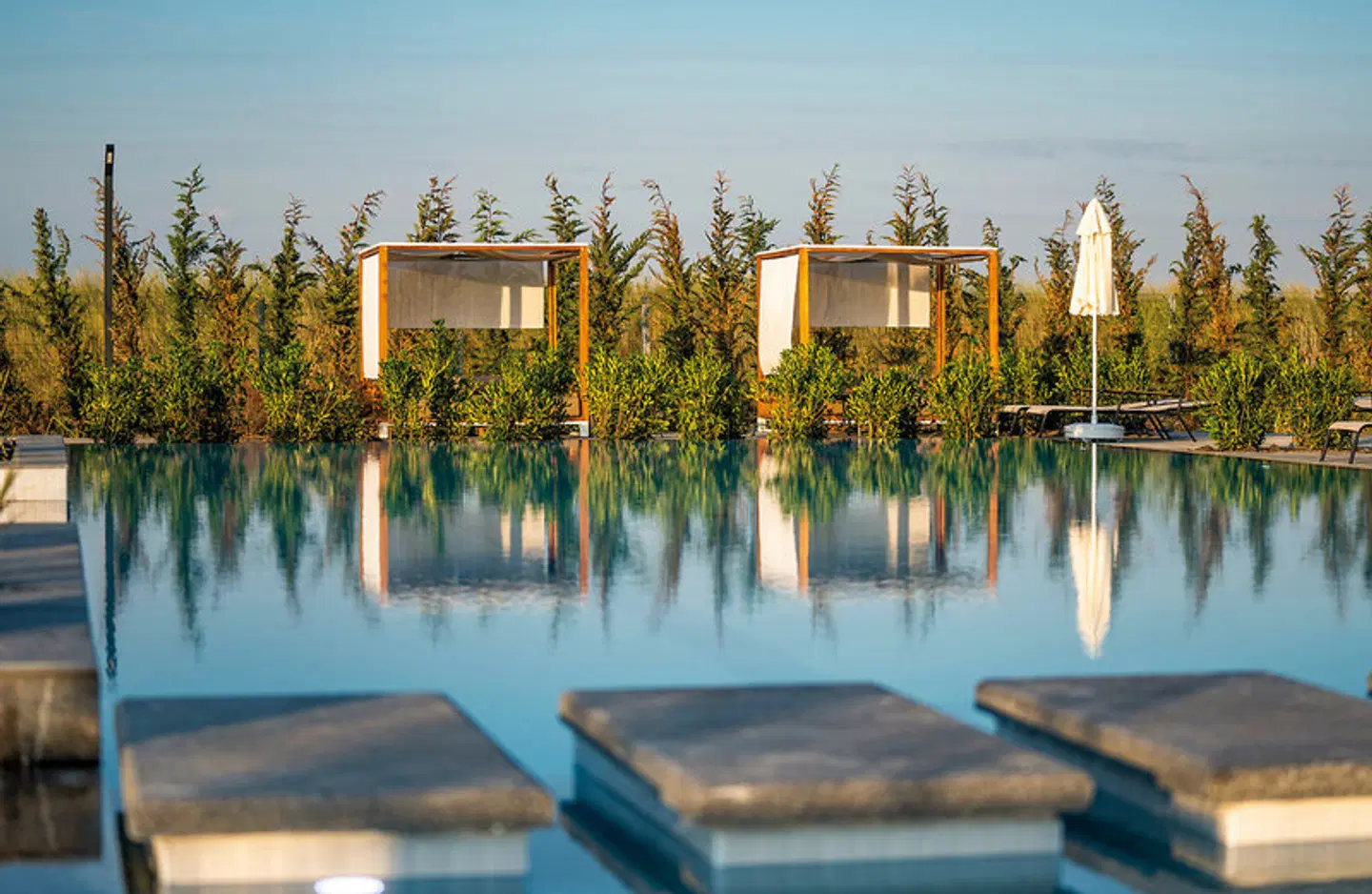 Wave Resort OUTDOOR_POOL