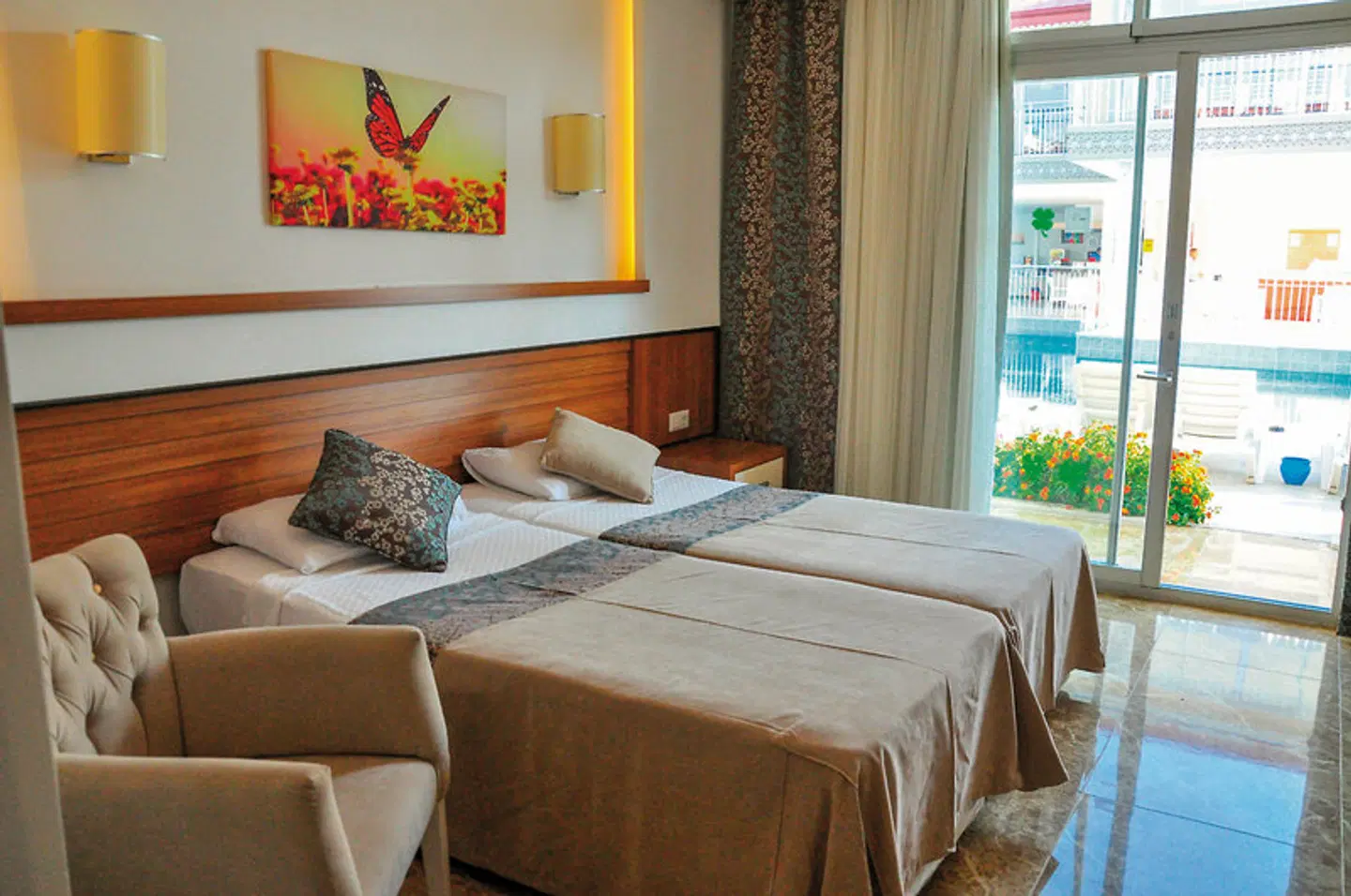 Sun Club Side ROOM_EXAMPLE