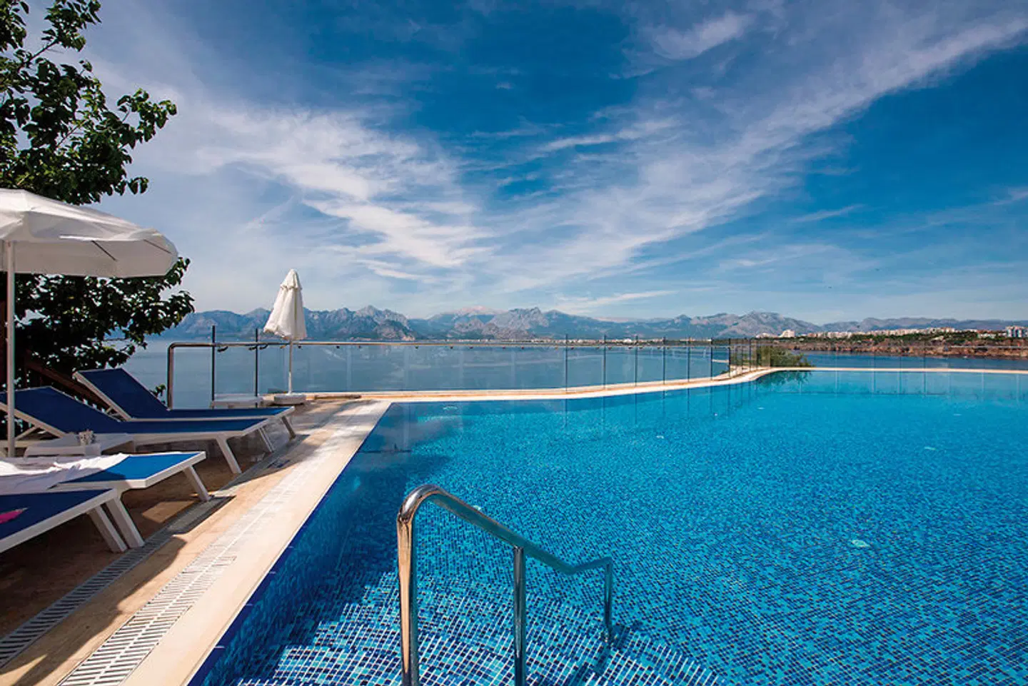 Ramada Plaza Hotel OUTDOOR_POOL