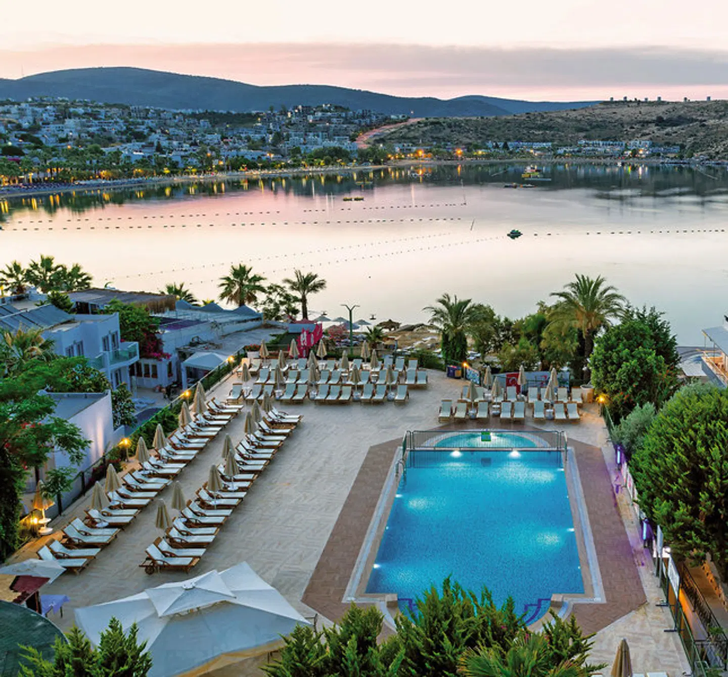 Royal Asarlik Beach OUTDOOR_POOL