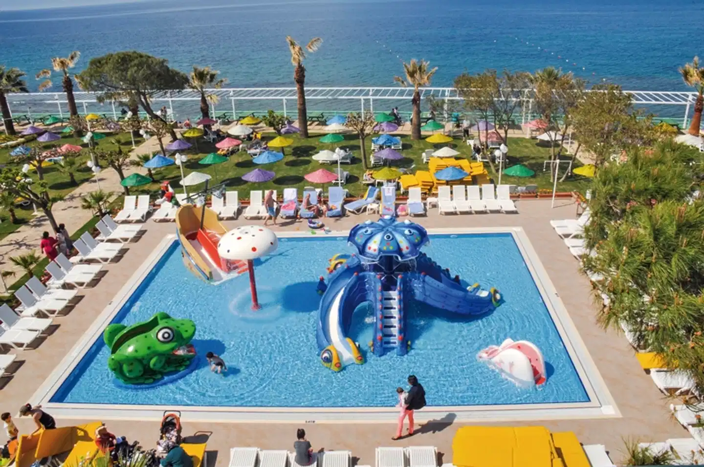 Grand Efe Pool