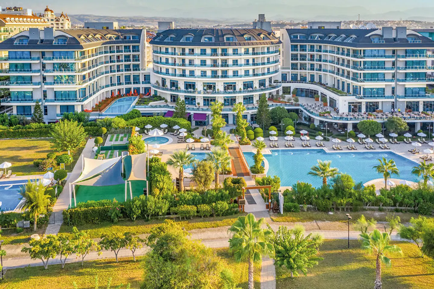 Commodore Elite Suite & Spa EXTERIOR