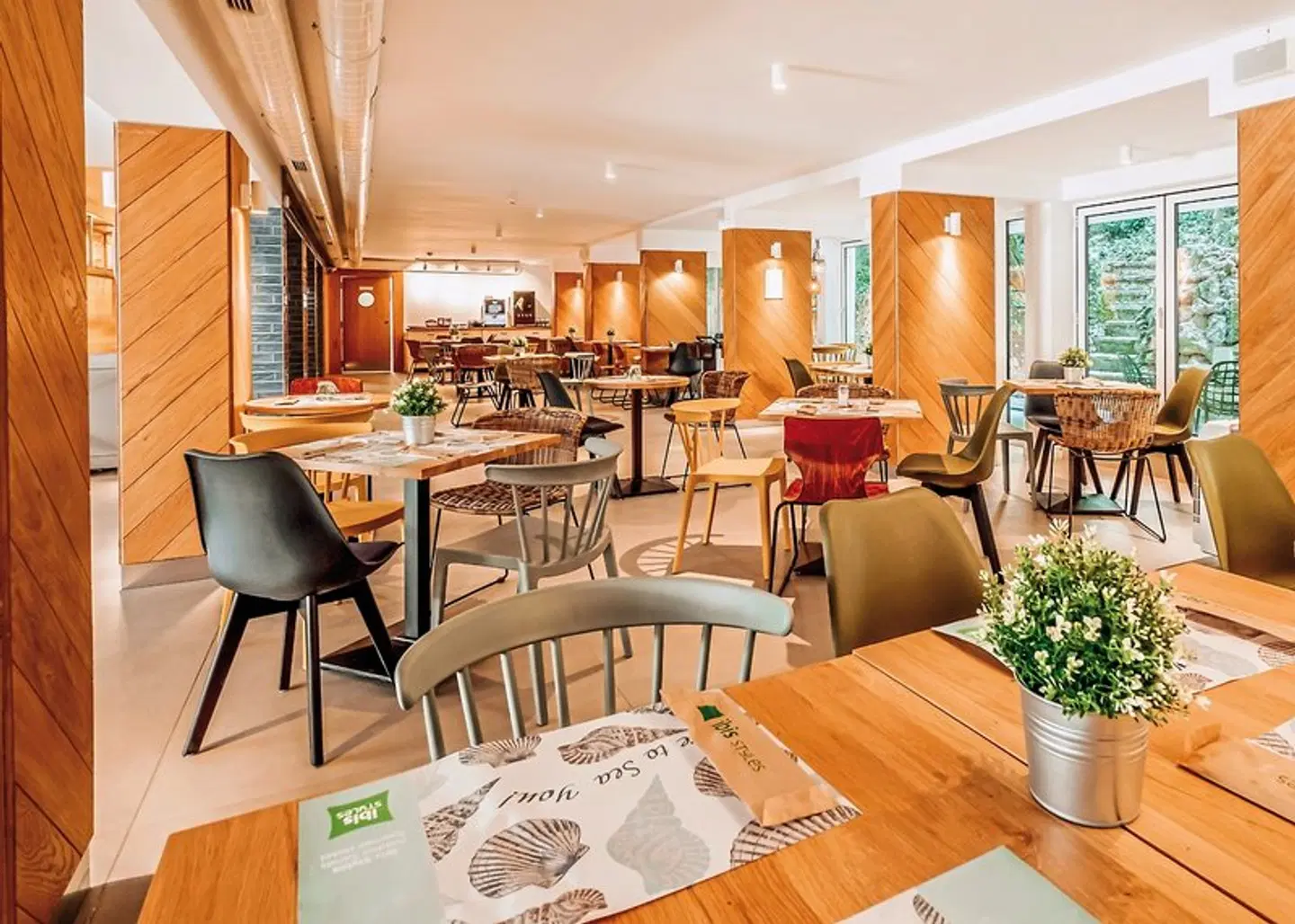 ibis Styles Golden Sands Roomer Hotel Restaurant