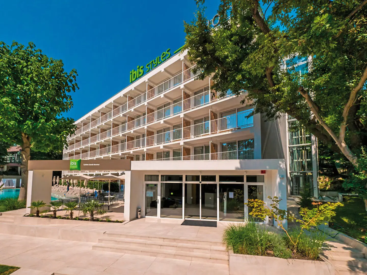ibis Styles Golden Sands Roomer Hotel EXTERIOR