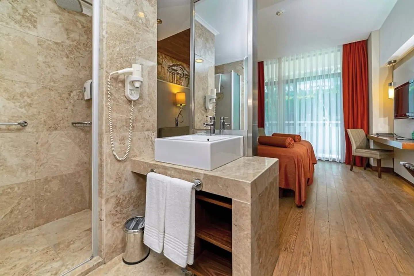 Commodore Elite Suite & Spa Badezimmer