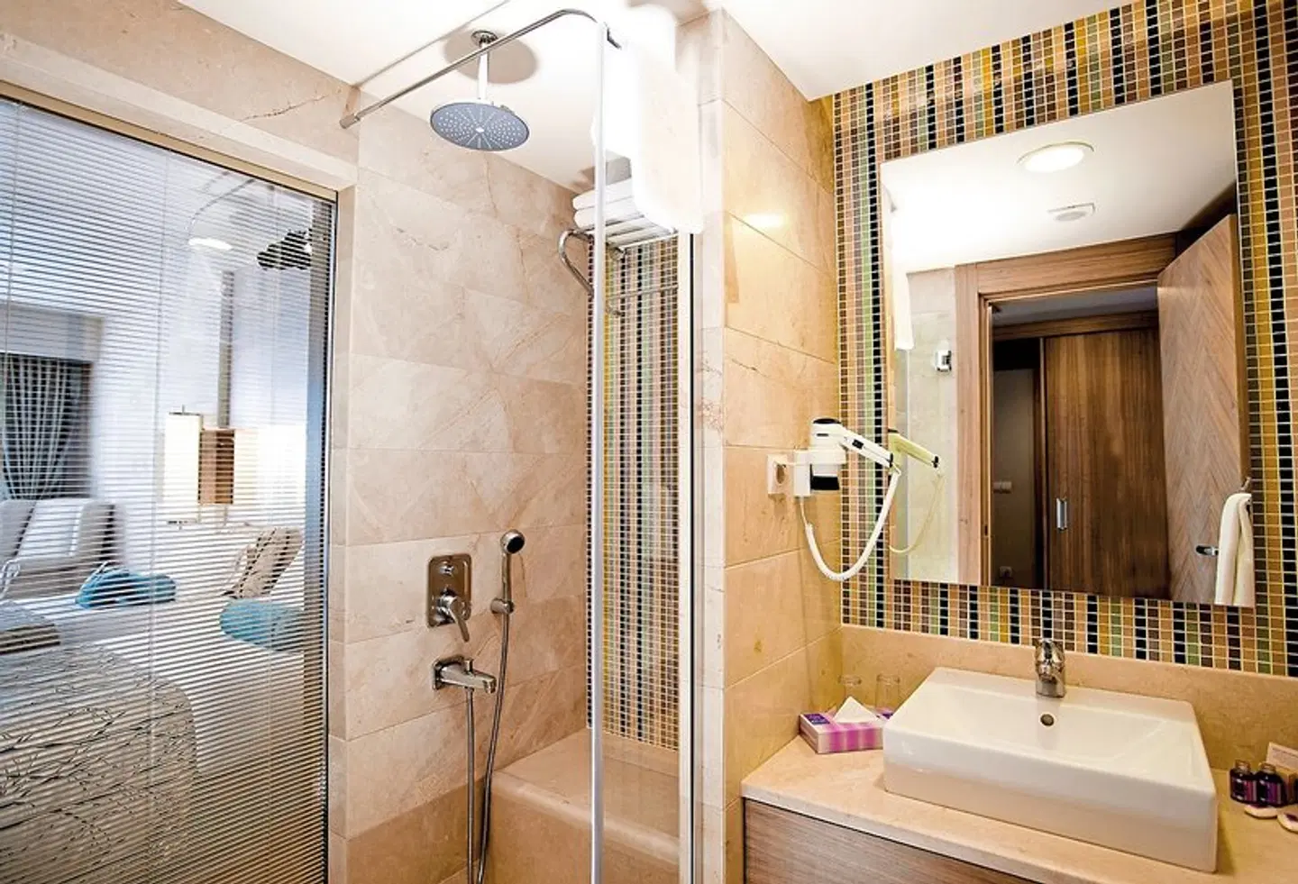 Melas Resort Hotel Badezimmer