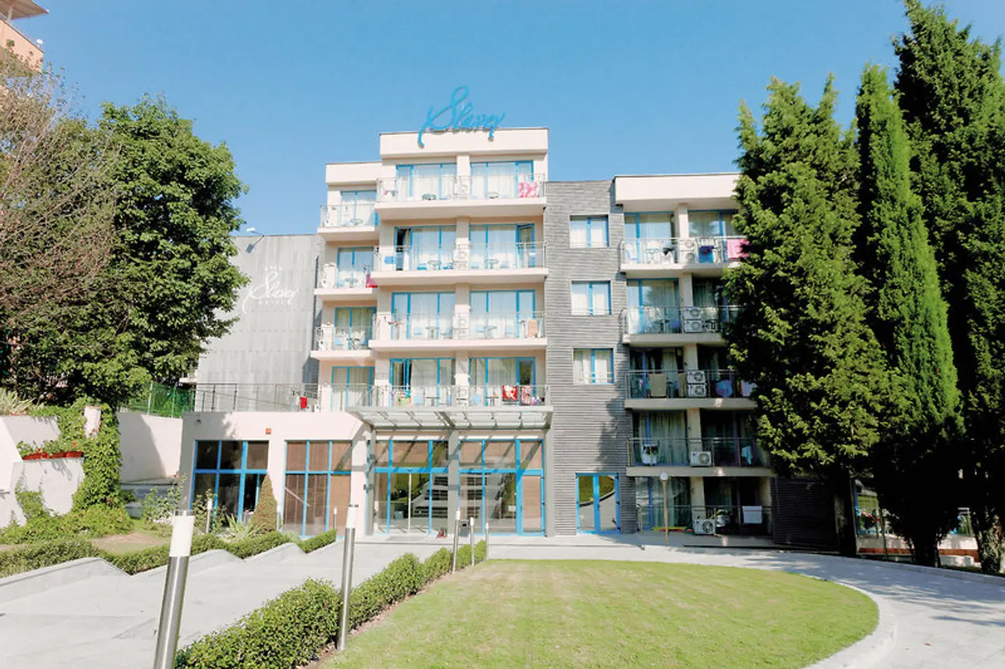 Slavey EXTERIOR