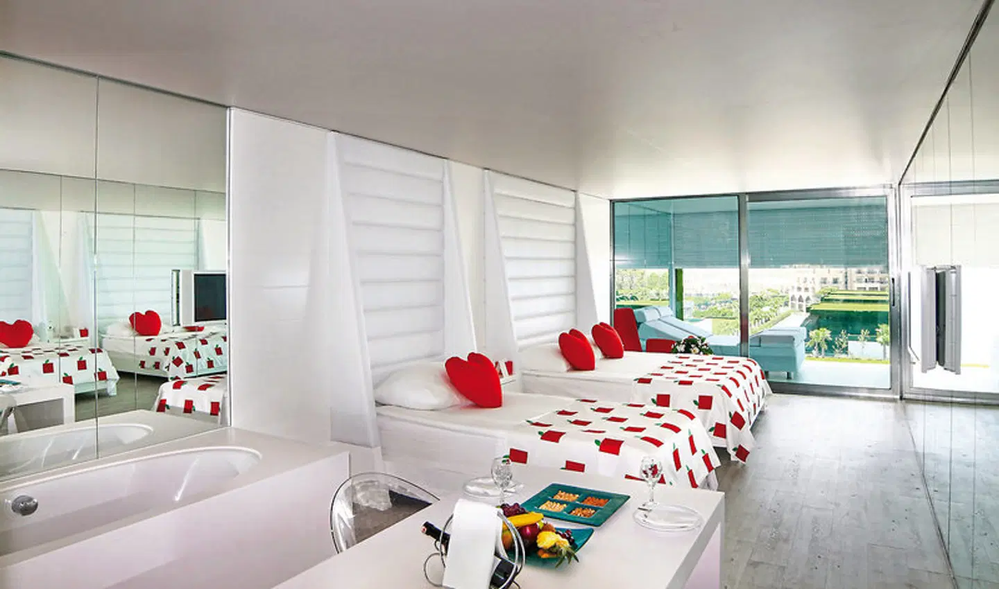 Adam & Eve ROOM_EXAMPLE
