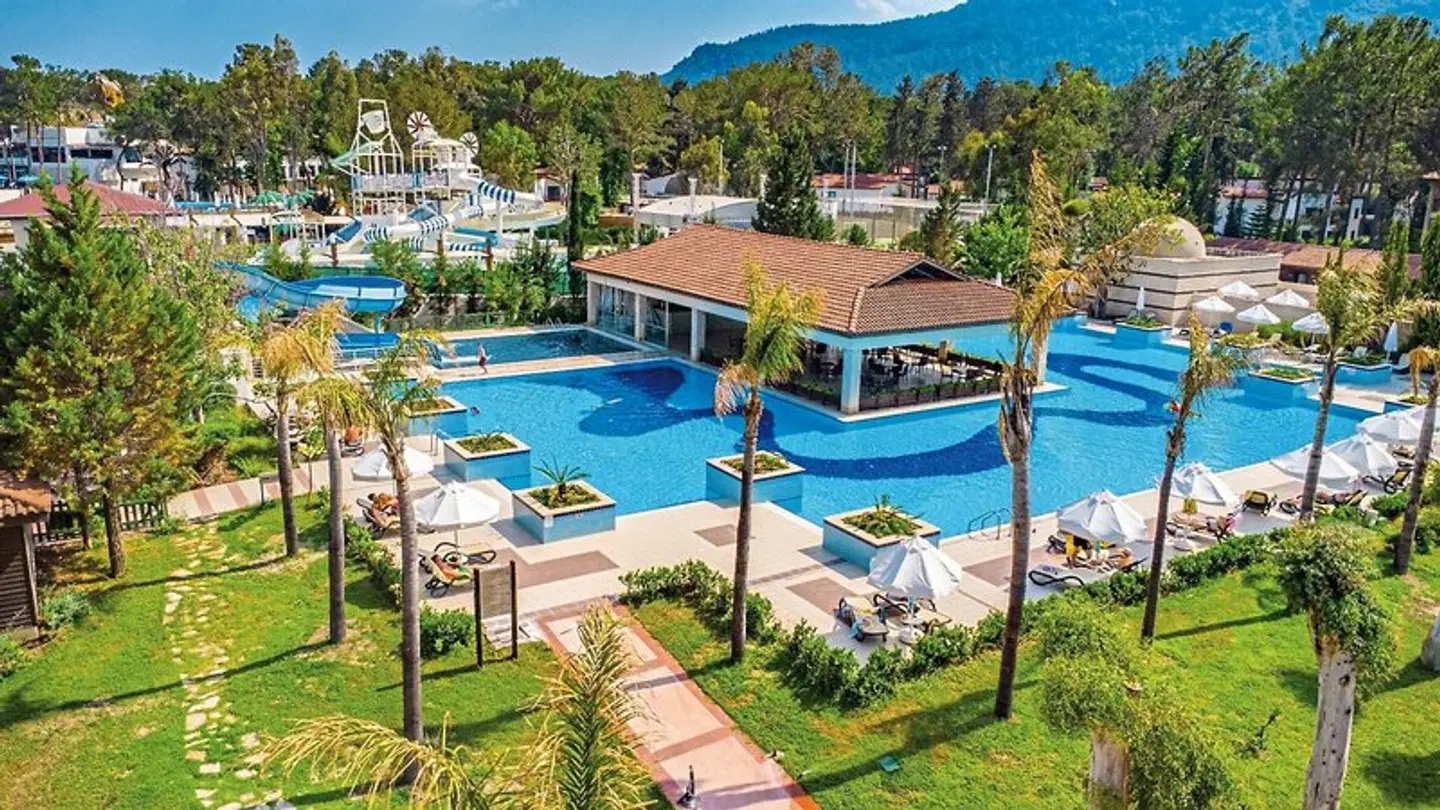 Champion Holiday Village OUTDOOR_POOL