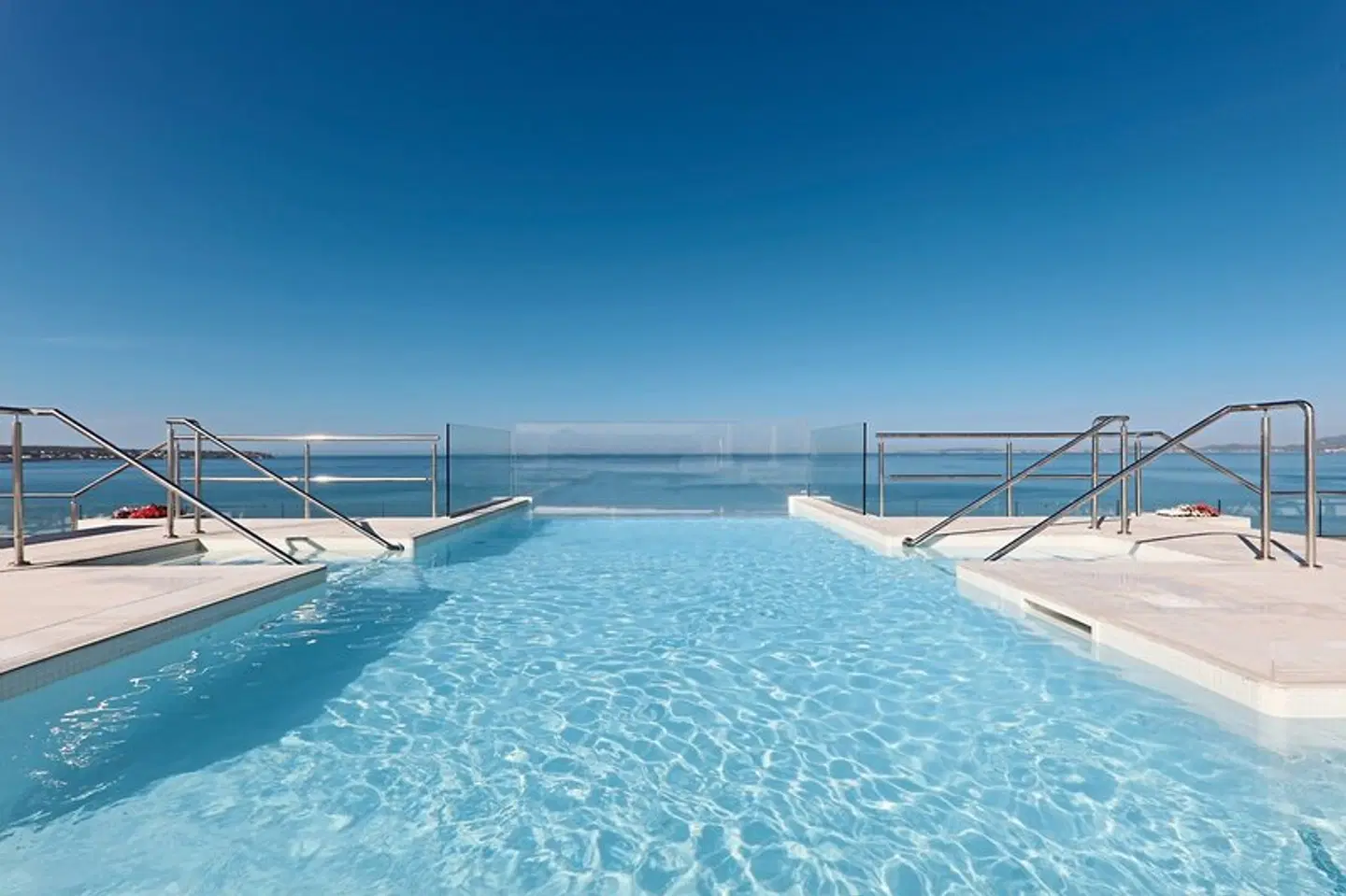 Iberostar Waves Bahía de Palma OUTDOOR_POOL
