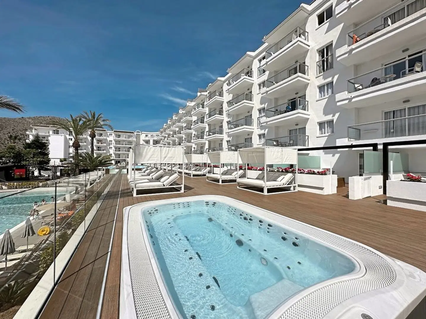 VIVA Sunrise OUTDOOR_POOL