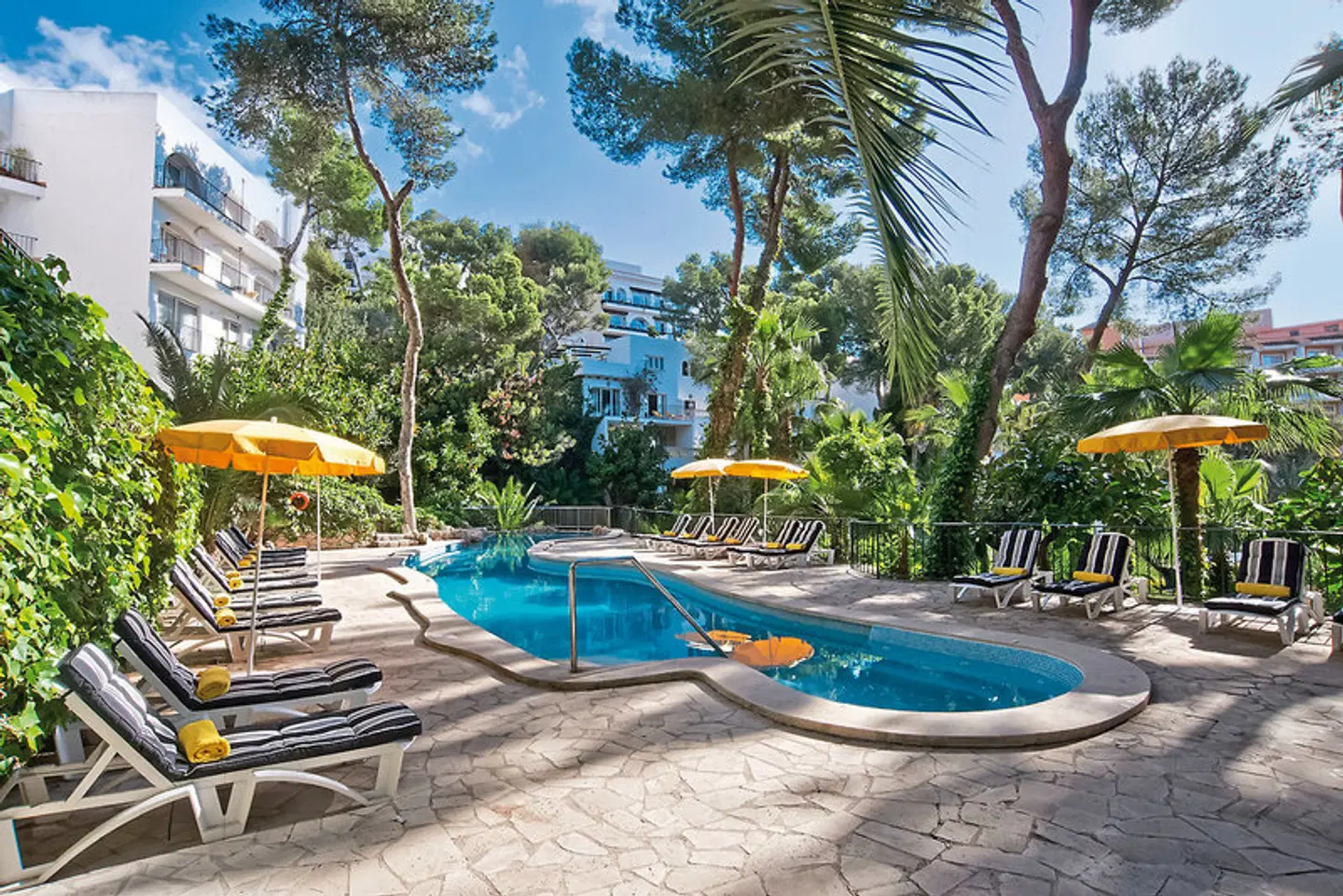 BonSol Resort & Spa OUTDOOR_POOL