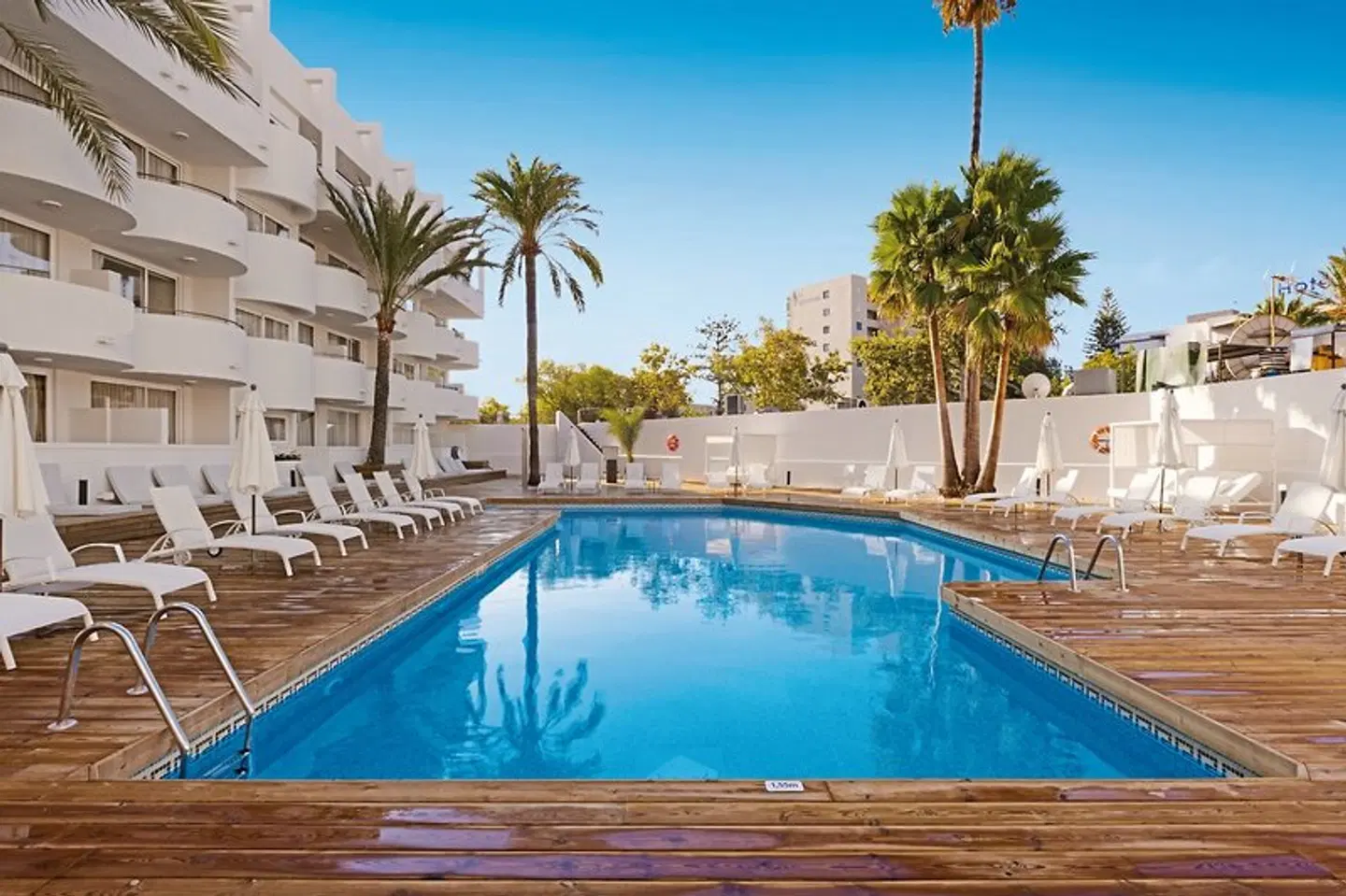 Palmanova Beach by THR OUTDOOR_POOL