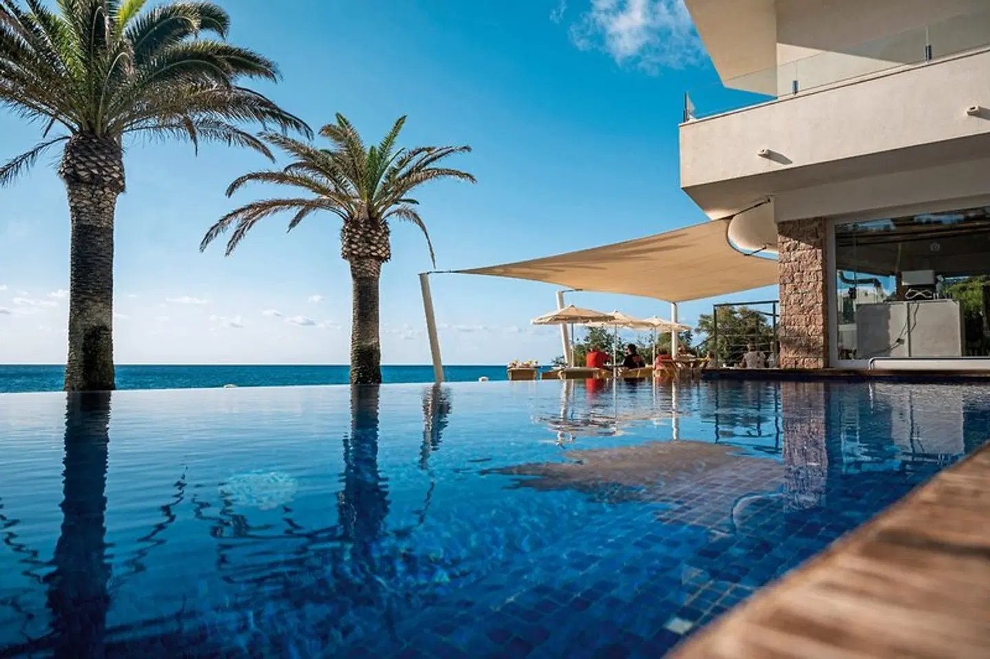 Melbeach & Spa OUTDOOR_POOL