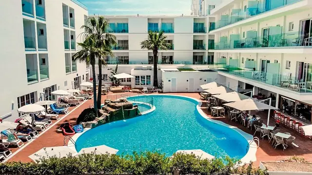 Capricho & Spa OUTDOOR_POOL