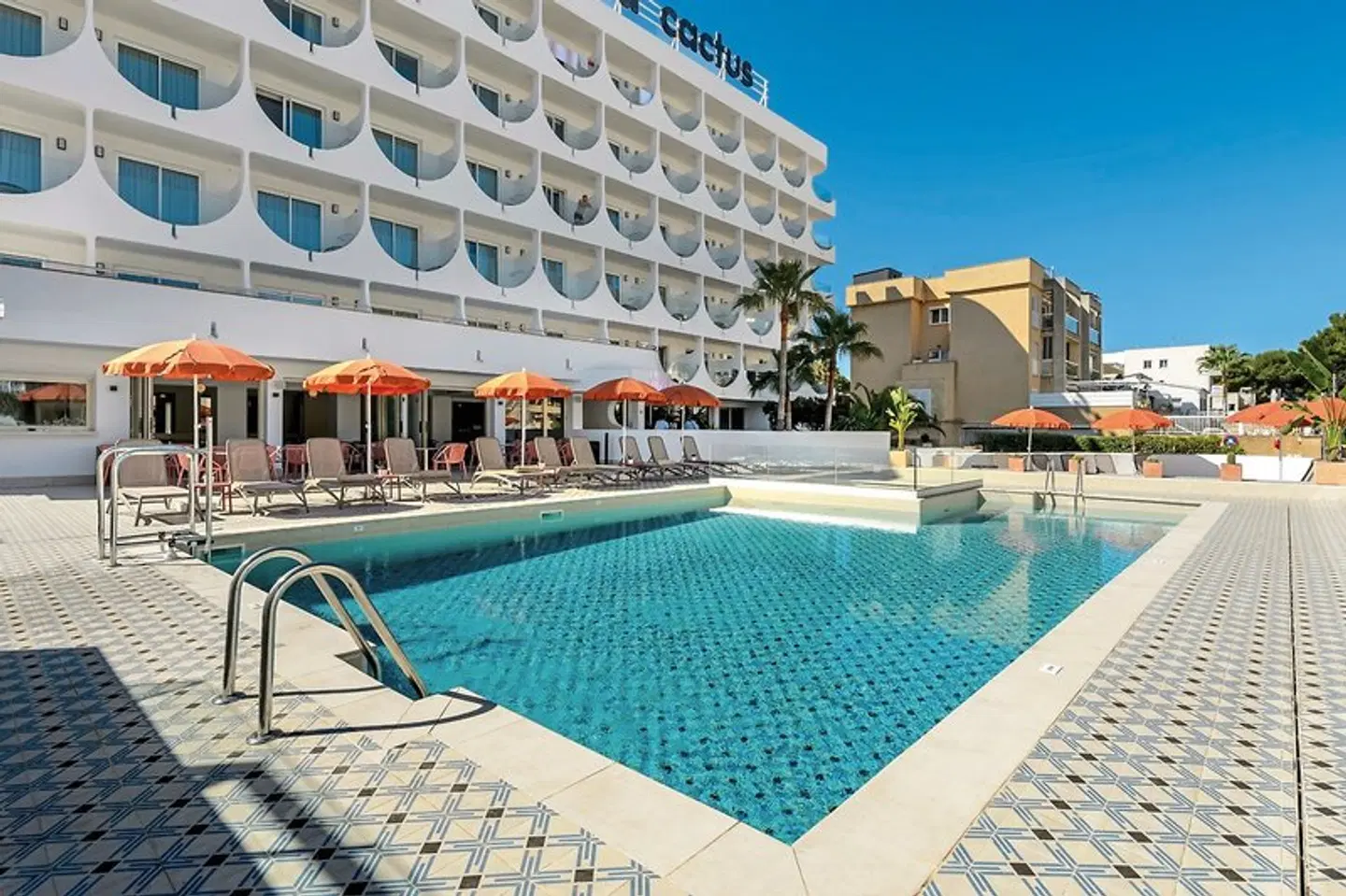 Vibra Palma Cactus OUTDOOR_POOL