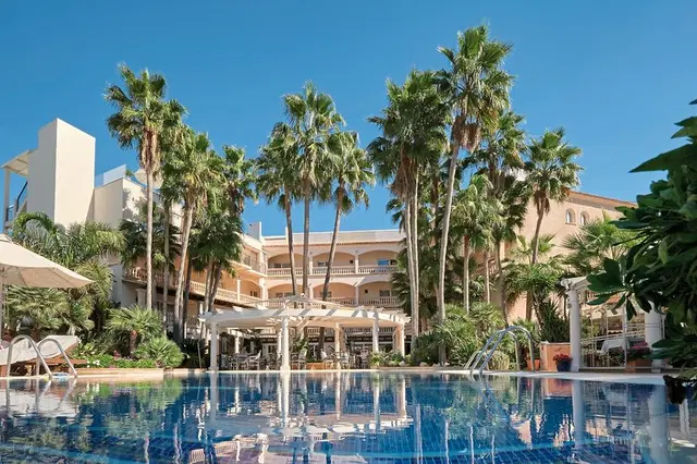 El Coto Boutique & Spa OUTDOOR_POOL
