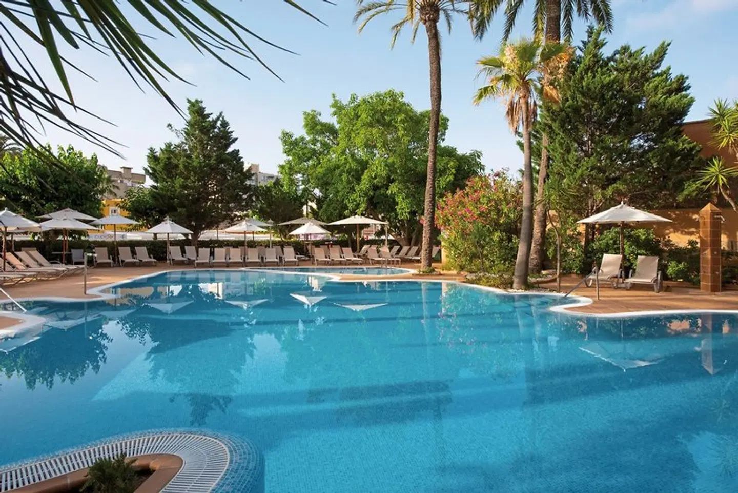 Valentin Reina Paguera OUTDOOR_POOL