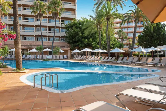 Valentin Reina Paguera OUTDOOR_POOL