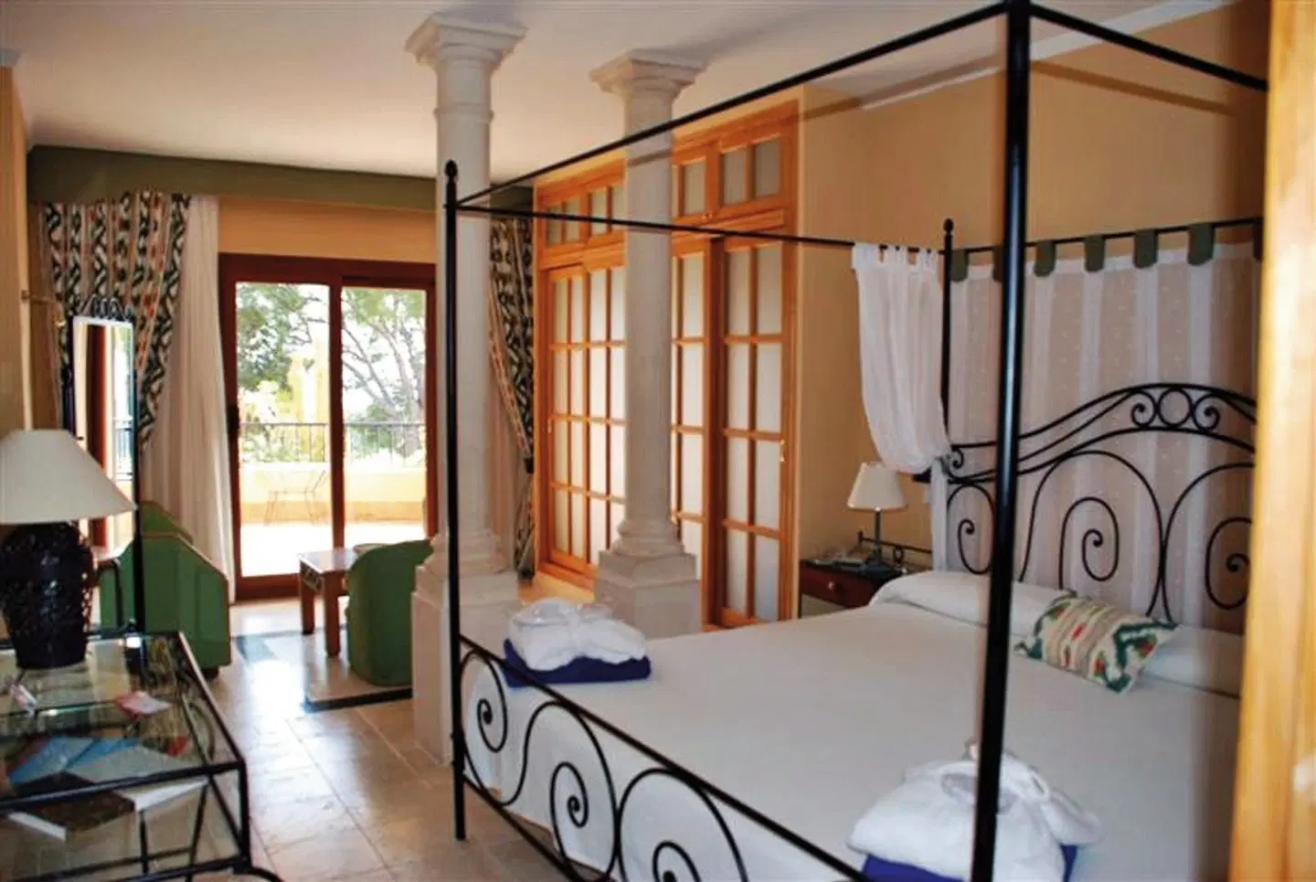 Petit Cala Fornells HEALTH_BEAUTY