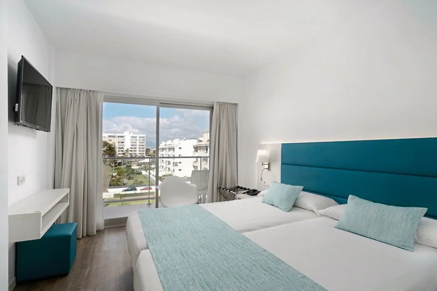 Alua Leo ROOM_EXAMPLE