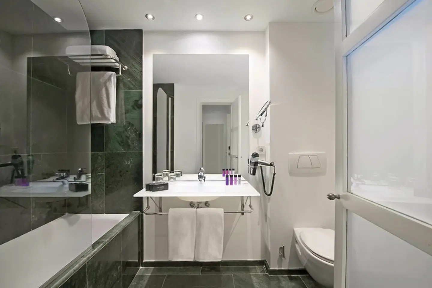 INNSIDE Palma Center Badezimmer