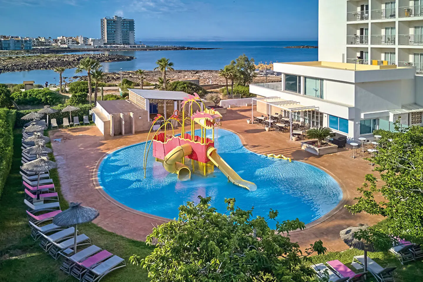 Universal Hotel Romántica OUTDOOR_POOL