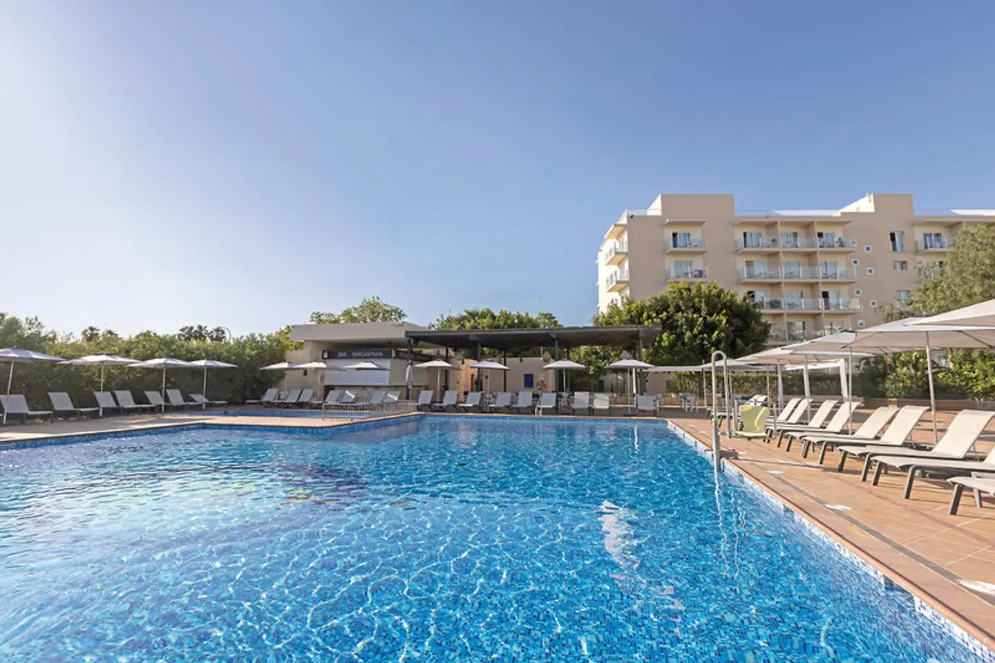 Invisa Es Pla OUTDOOR_POOL