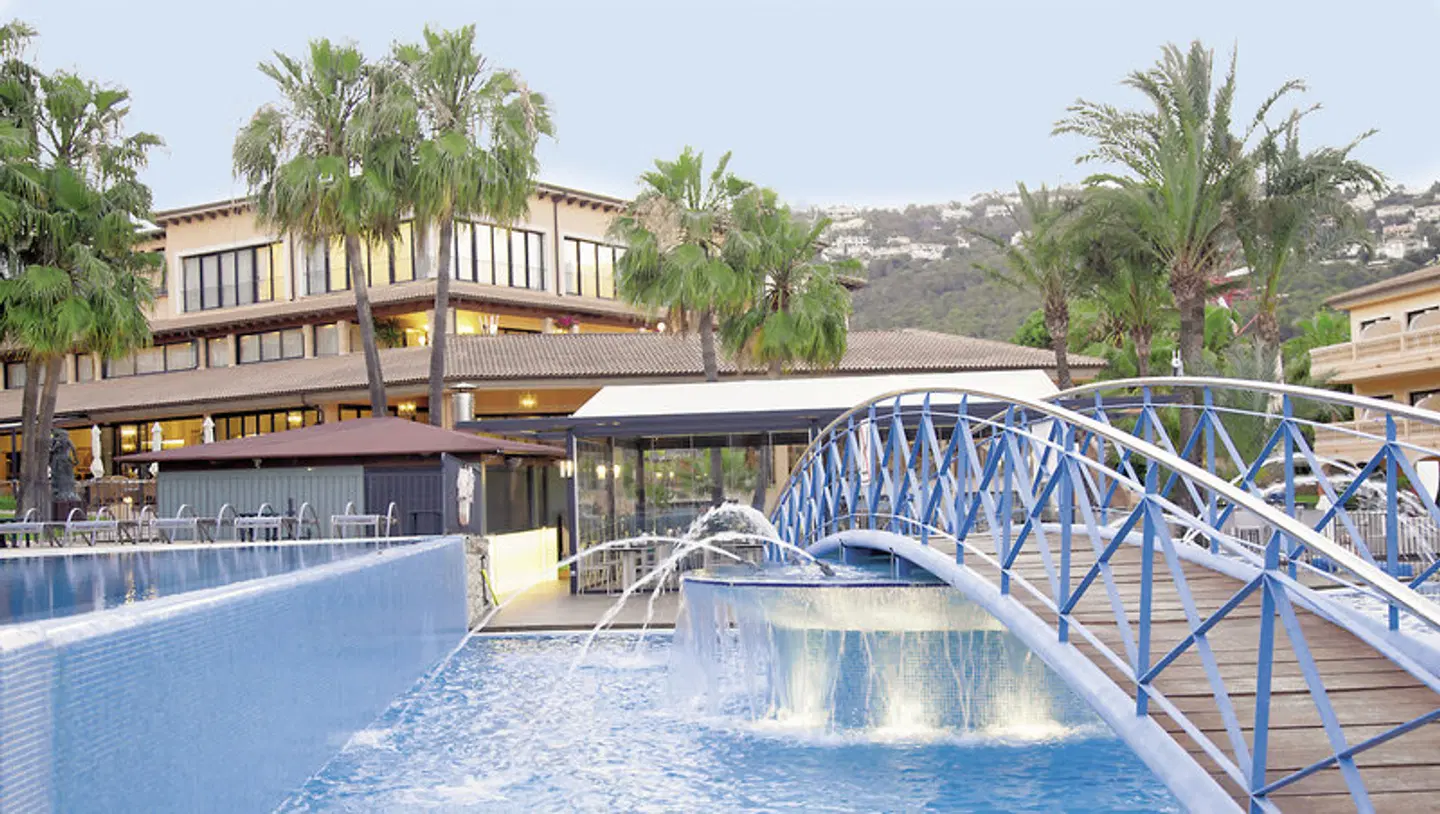 Mon Port & Spa OUTDOOR_POOL