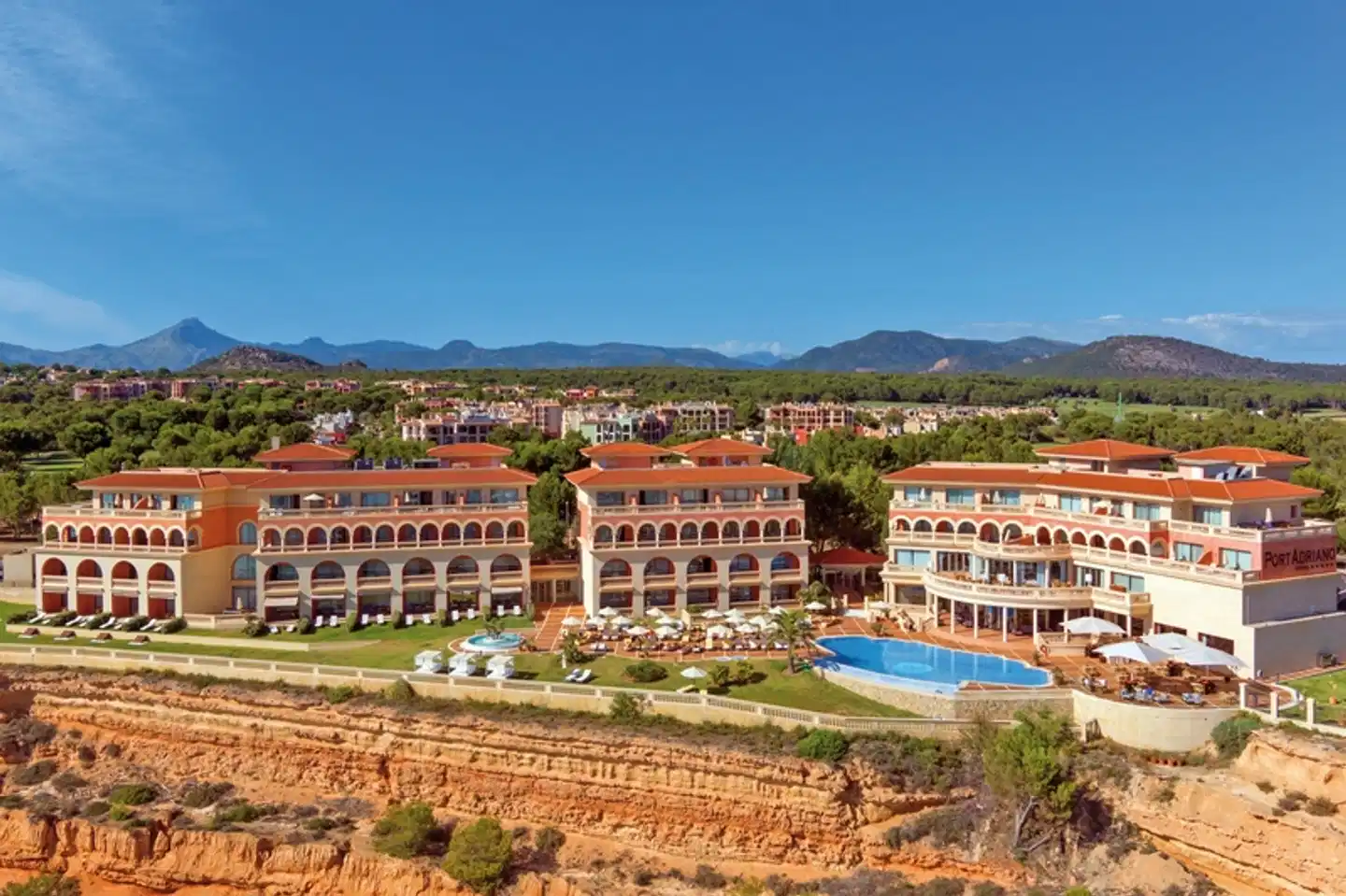 Pure Salt Port Adriano Aussenansicht