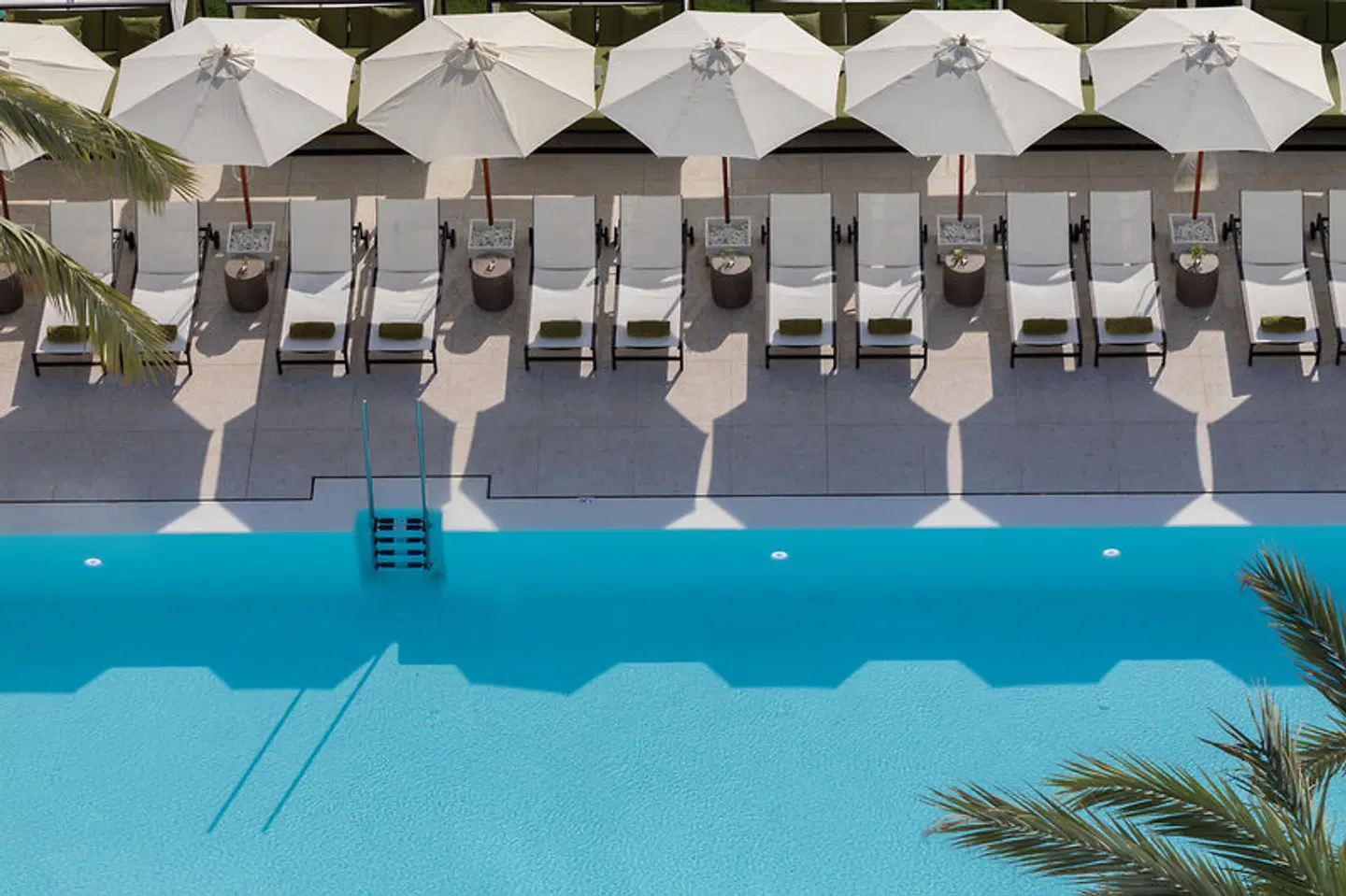 HM Ayron Park OUTDOOR_POOL