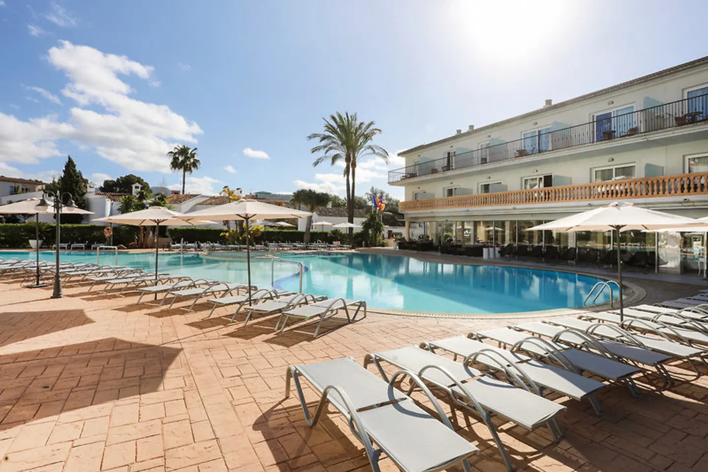 La Pérgola OUTDOOR_POOL