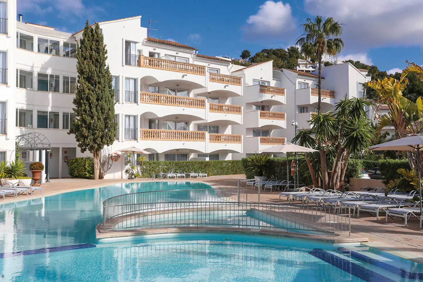 La Pérgola OUTDOOR_POOL
