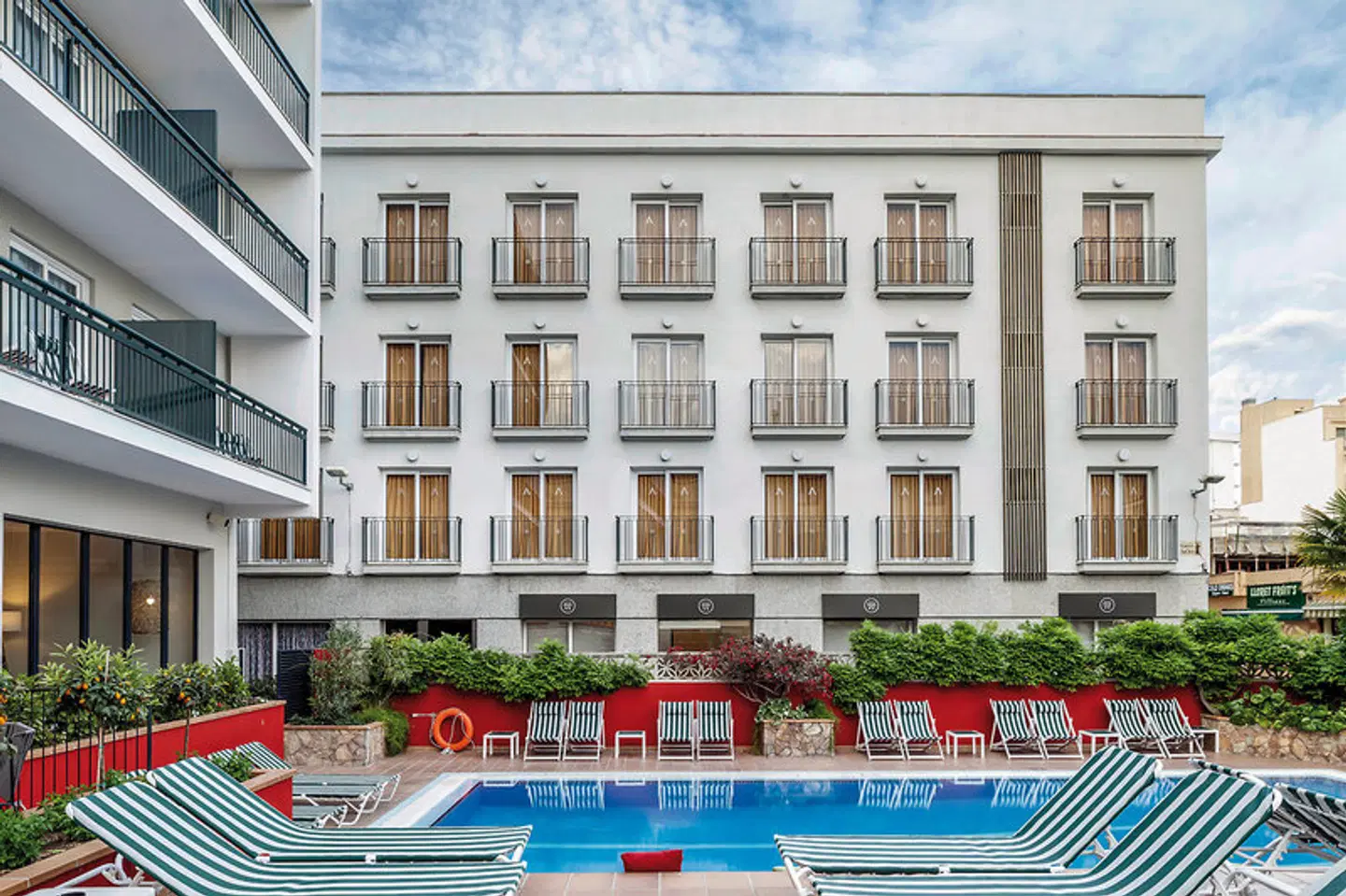 AQUA Hotel Bertran Park OUTDOOR_POOL