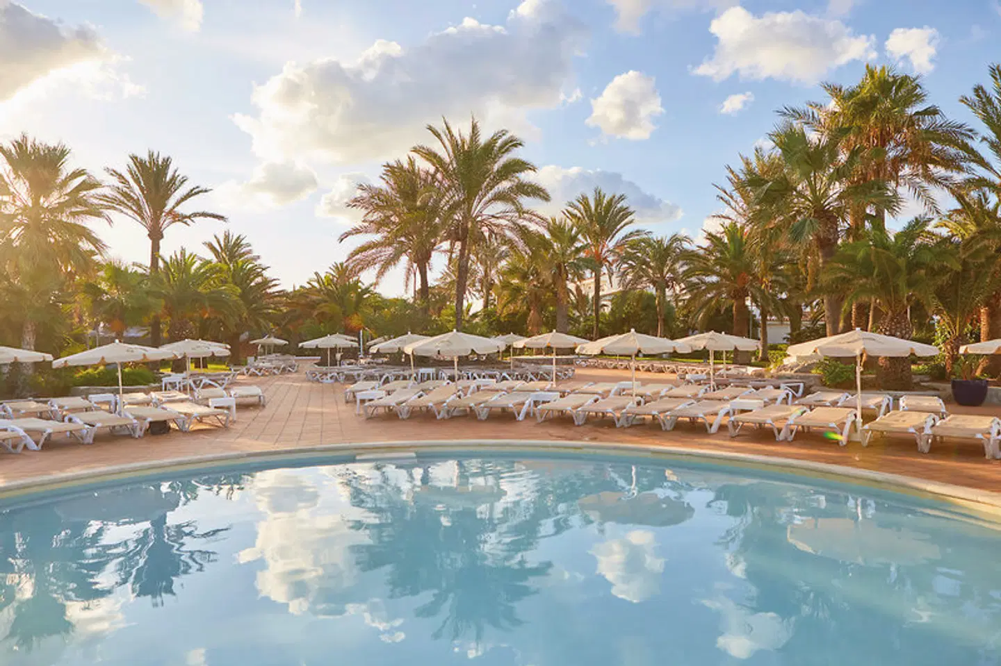 FERGUS Style Bahamas OUTDOOR_POOL