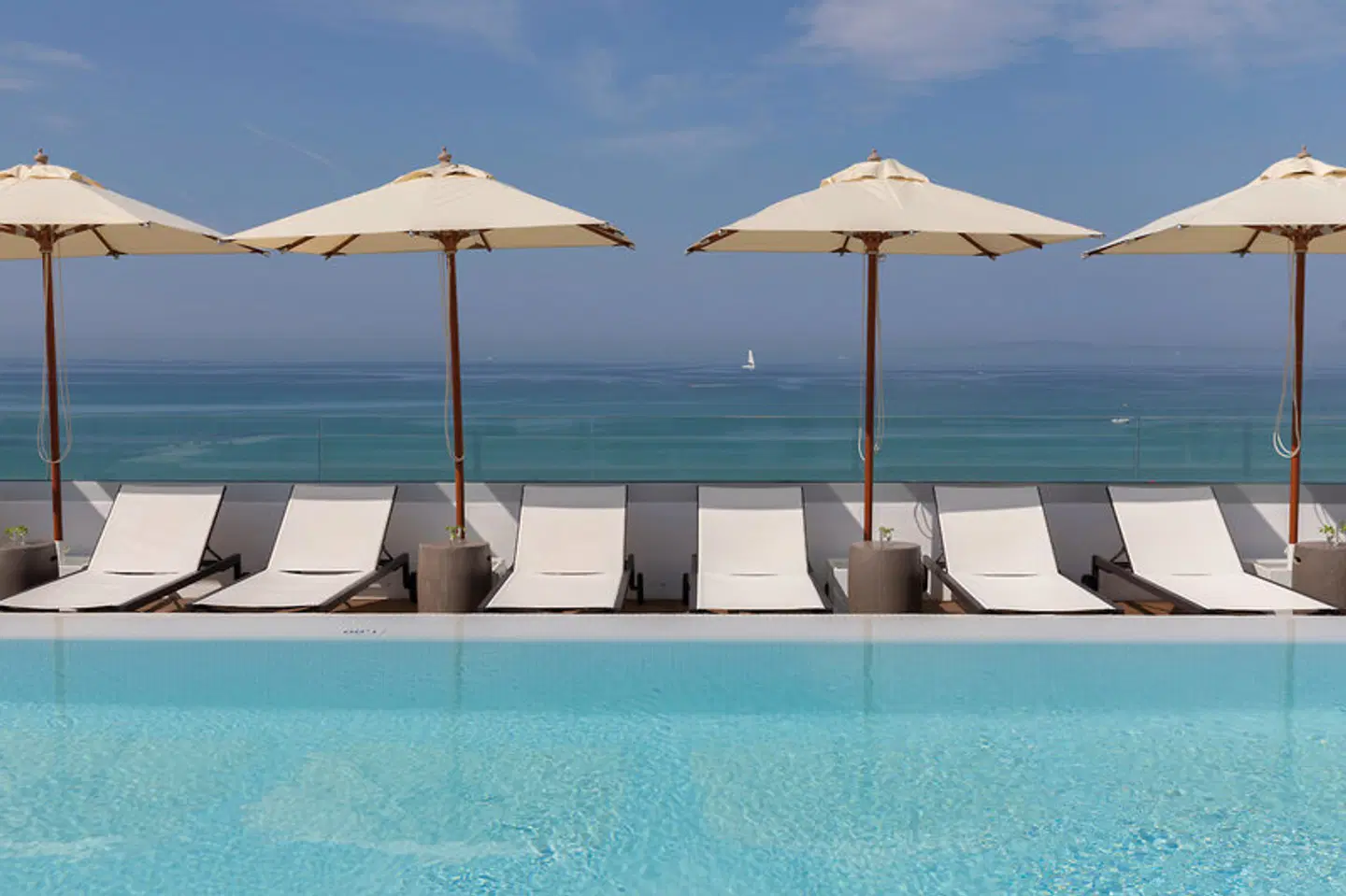 HM Ayron Park OUTDOOR_POOL
