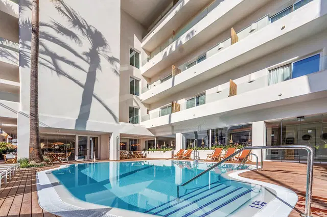HM Alma Beach OUTDOOR_POOL