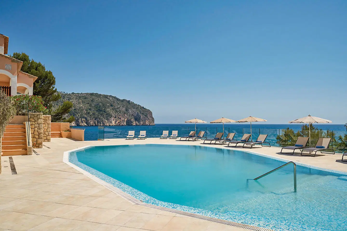 Bahía Suites Camp de Mar OUTDOOR_POOL
