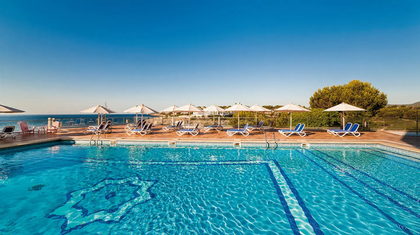 Globales America OUTDOOR_POOL